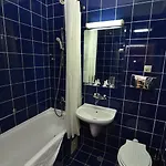 Ambassador - Free Parking Hotel