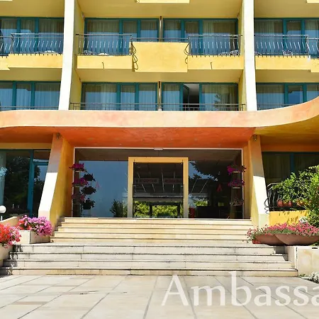 Ambassador - Free Parking Hotel