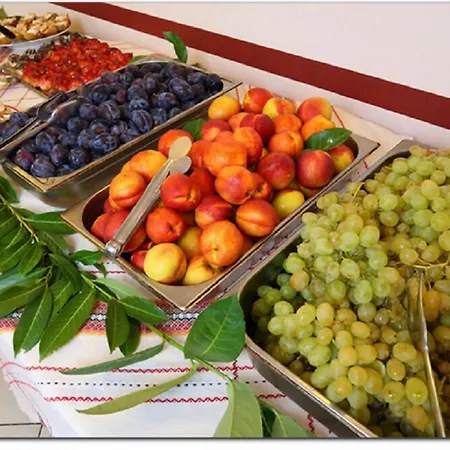 Отель Ambassador