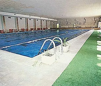 Ambassador - Free Parking Hotel
