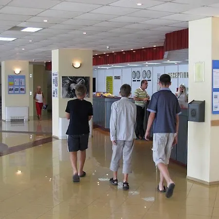 Ambassador - Free Parking Hotel