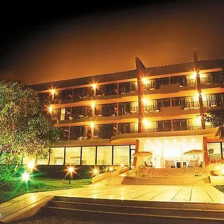 Ambassador - Free Parking Hotel