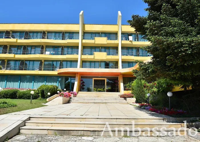 Отель Ambassador - Free Parking