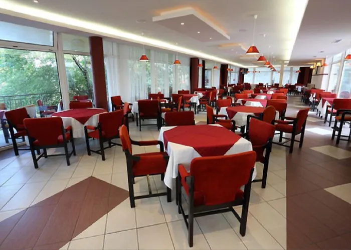 Ambassador - Free Parking 3*