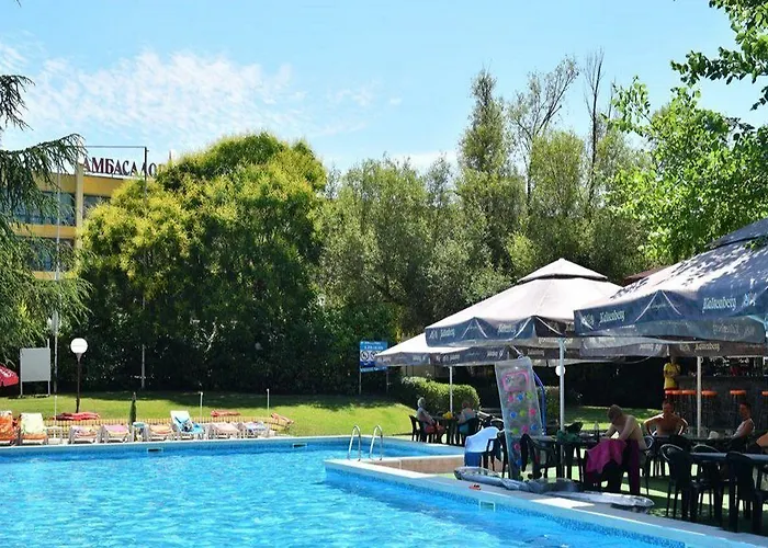 Ambassador - Free Parking Отель