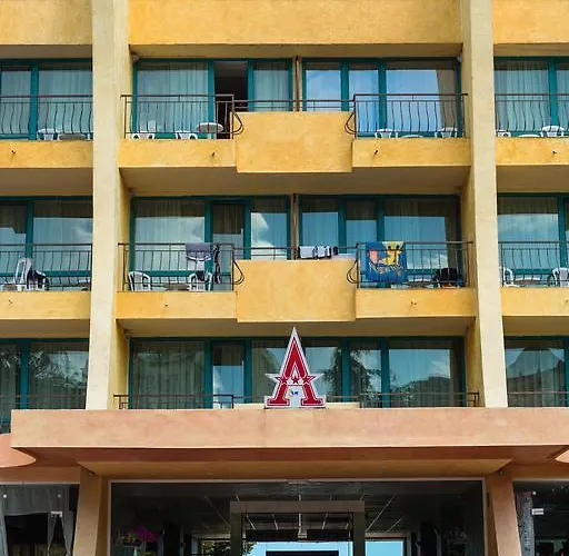 Отель Ambassador - Free Parking