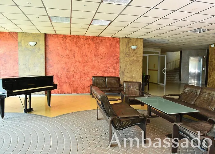 Ambassador - Free Parking Hotell 3*