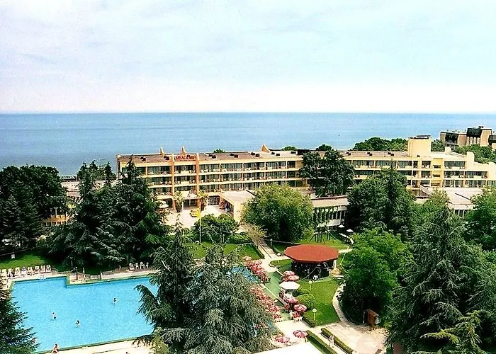 Отель Ambassador - Free Parking 3*