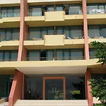 Ambassador - Free Parking Hotel