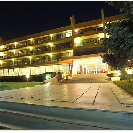 Ambassador - Free Parking Hotel