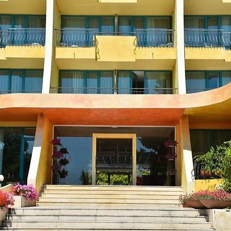 Ambassador - Free Parking Отель 3*