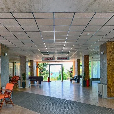 Ambassador - Free Parking Hotel 3*