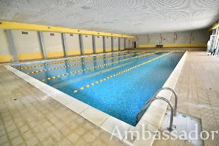 Ambassador - Free Parking Отель 3*
