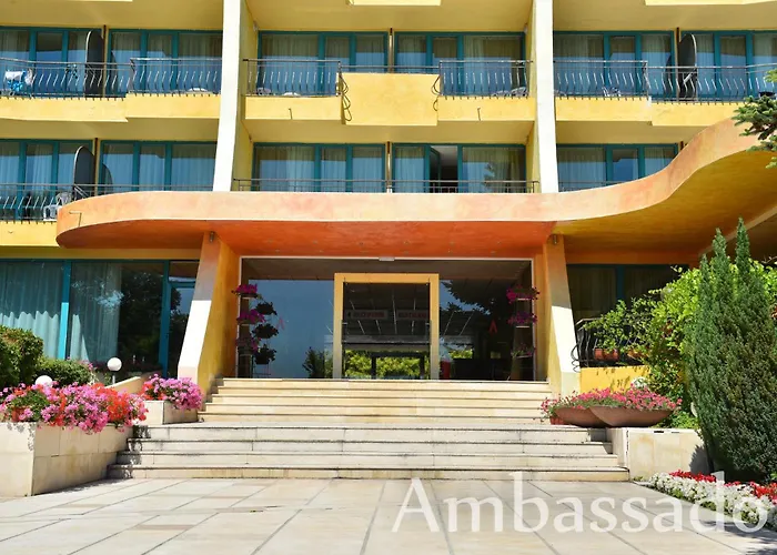Ambassador - Free Parking Hotel