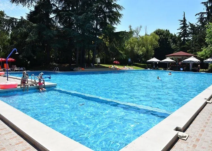 Ambassador - Free Parking Hotel 3*