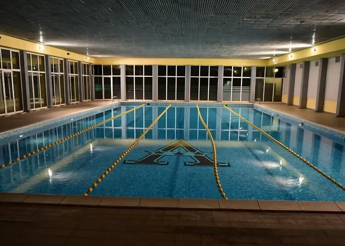 Ambassador - Free Parking Hotel